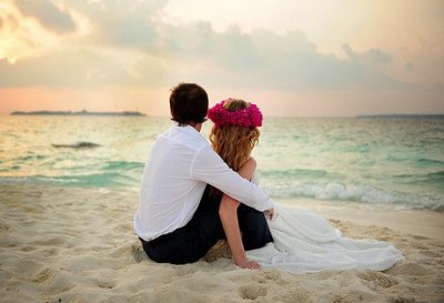 爱情说说短语:能不能别伤我的心,那里面住的是你