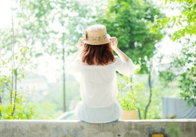 成熟点的说说:人和人之间的距离,太近了会扎人,太远了会伤人