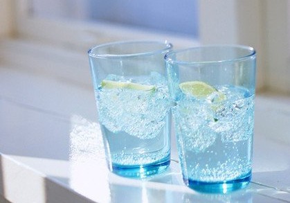 经典的说说心情:青春是挽不回的水,转眼消失在指尖