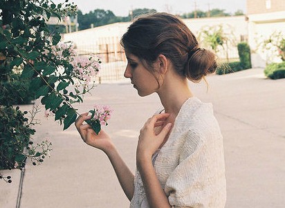 唯美悲伤的句子:原来,思念时,连呼吸也会心痛